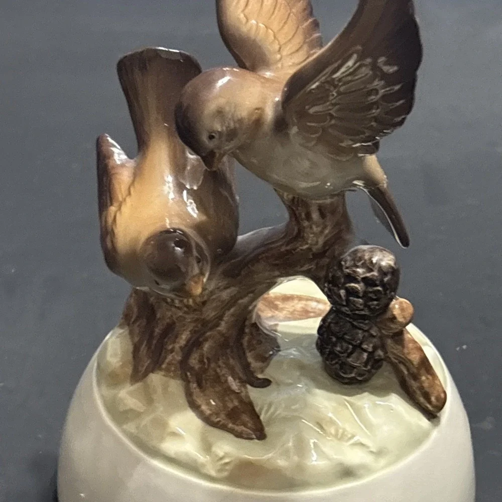 1981 Otagiri Japan Porcelain Birds Music Box Hand Painted Rotating Plays Sing